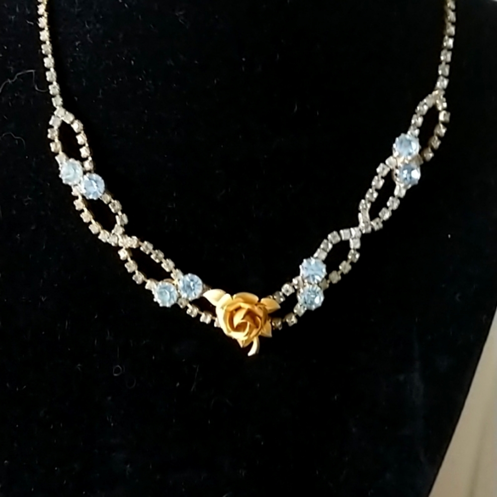 VINTAGE. Rhinestone Necklace Beautiful! Nice quality.